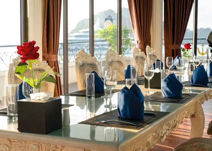 Aqua Legend Cruise Botel 5*