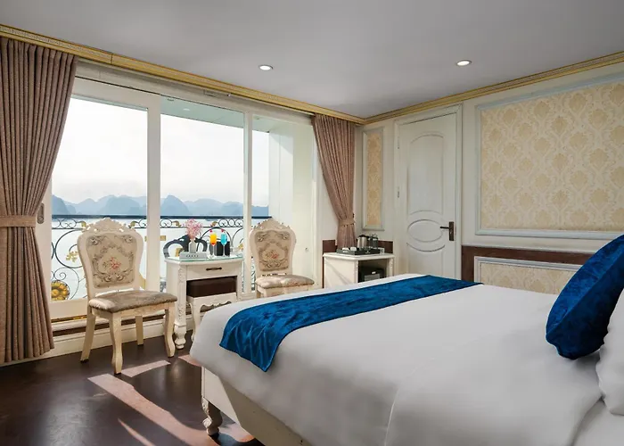 Aqua Legend Cruise Botel 5*