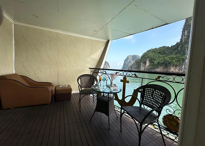 Botel Aqua Legend Cruise Ha Long